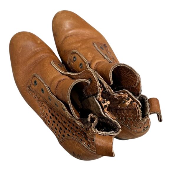 JOHN FLUEVOG Begin Bolero Booties in Burnt Orange - Picture 6 of 9